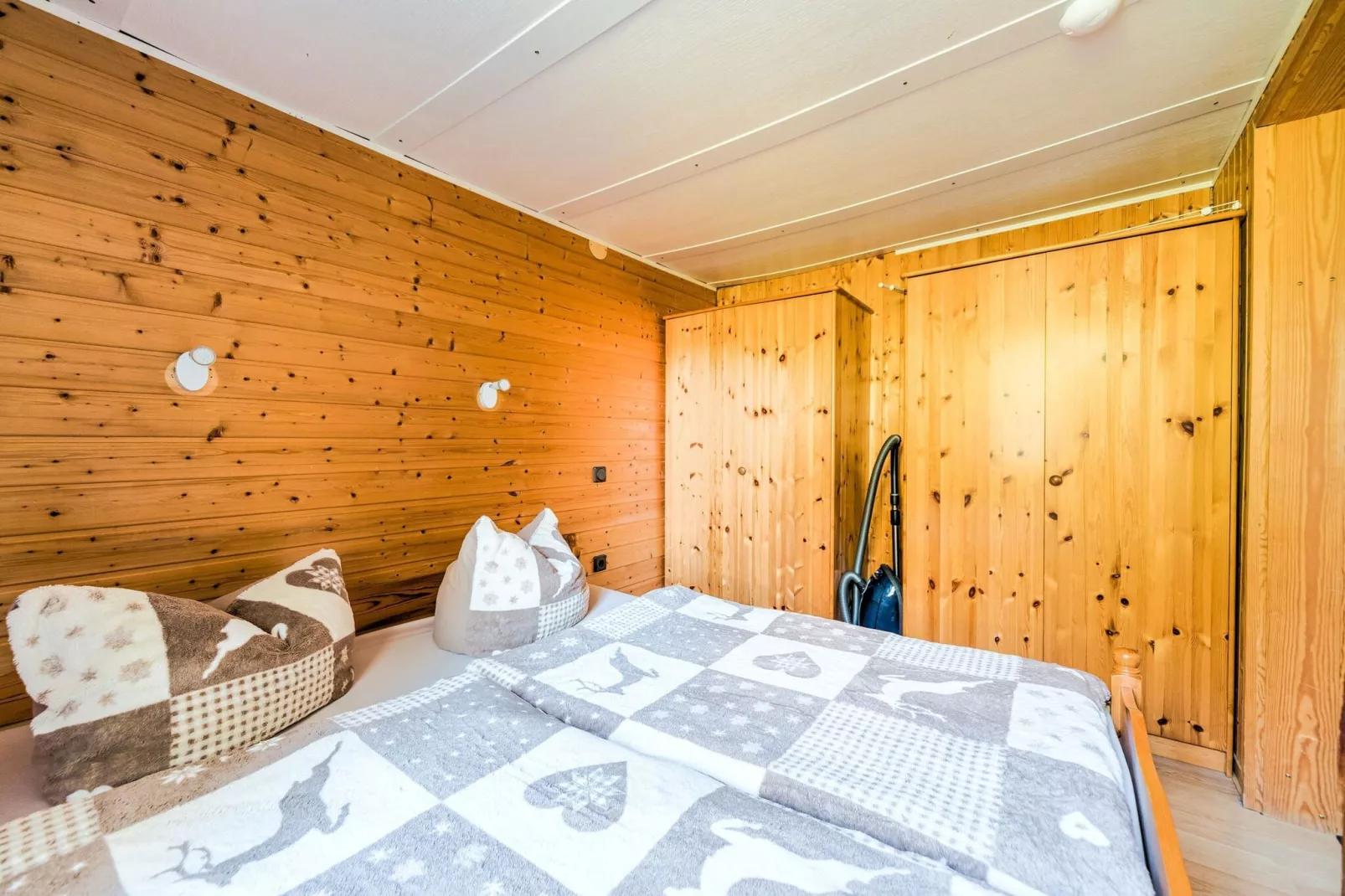 Holiday home in Güntersberge with private terrace-Bedroom