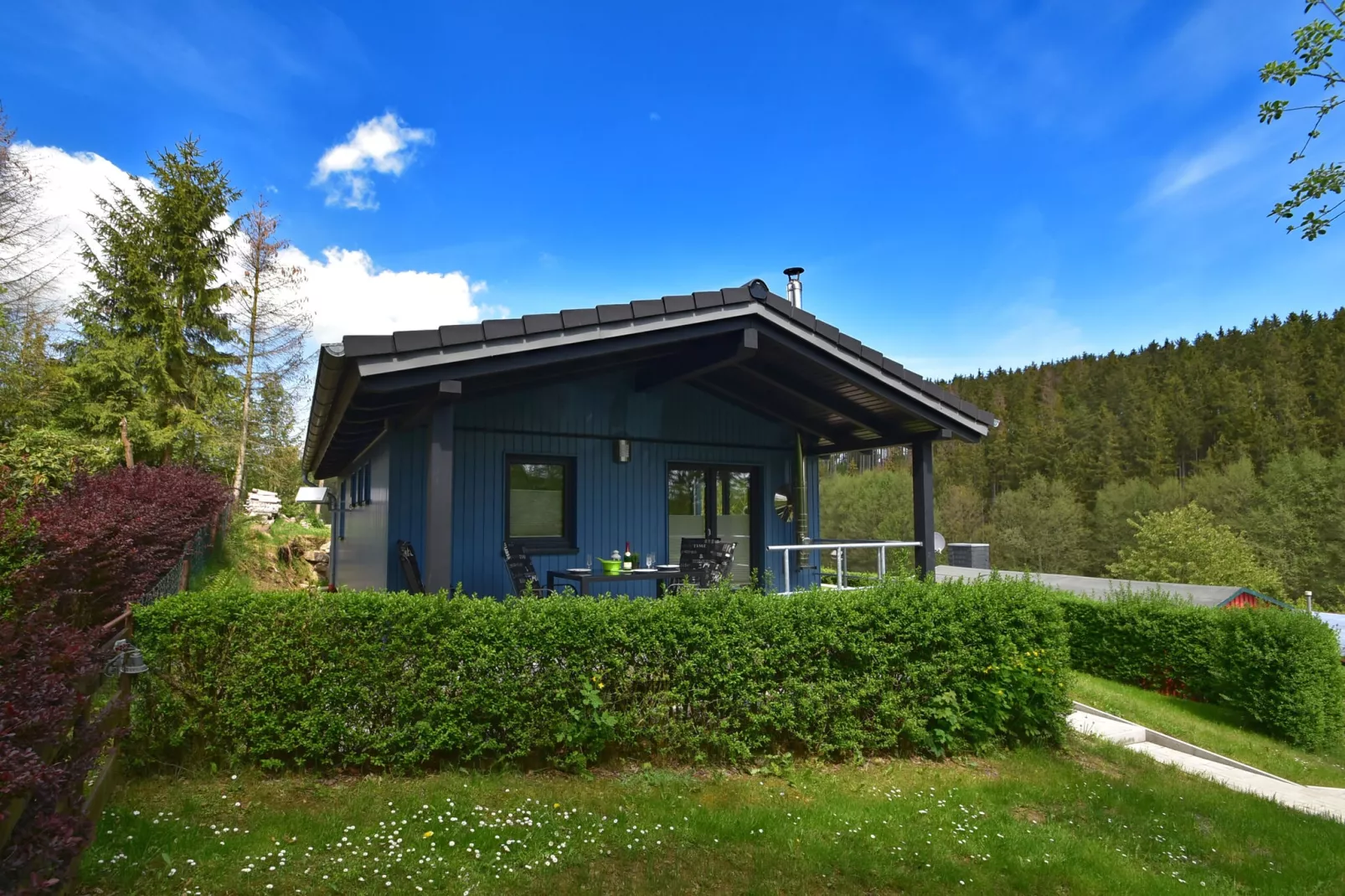 Modernes Ferienhaus in Güntersberge in Seenähe-Außenbereich Sommer