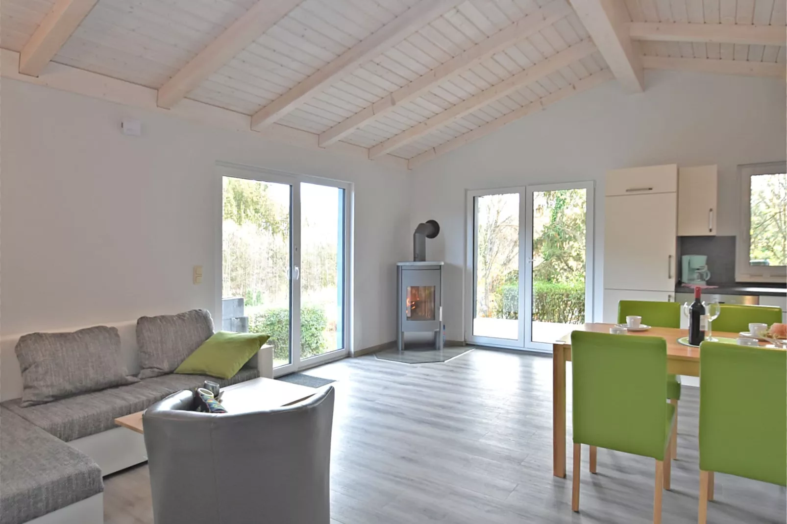 Modernes Ferienhaus in Güntersberge in Seenähe-Wohnzimmer