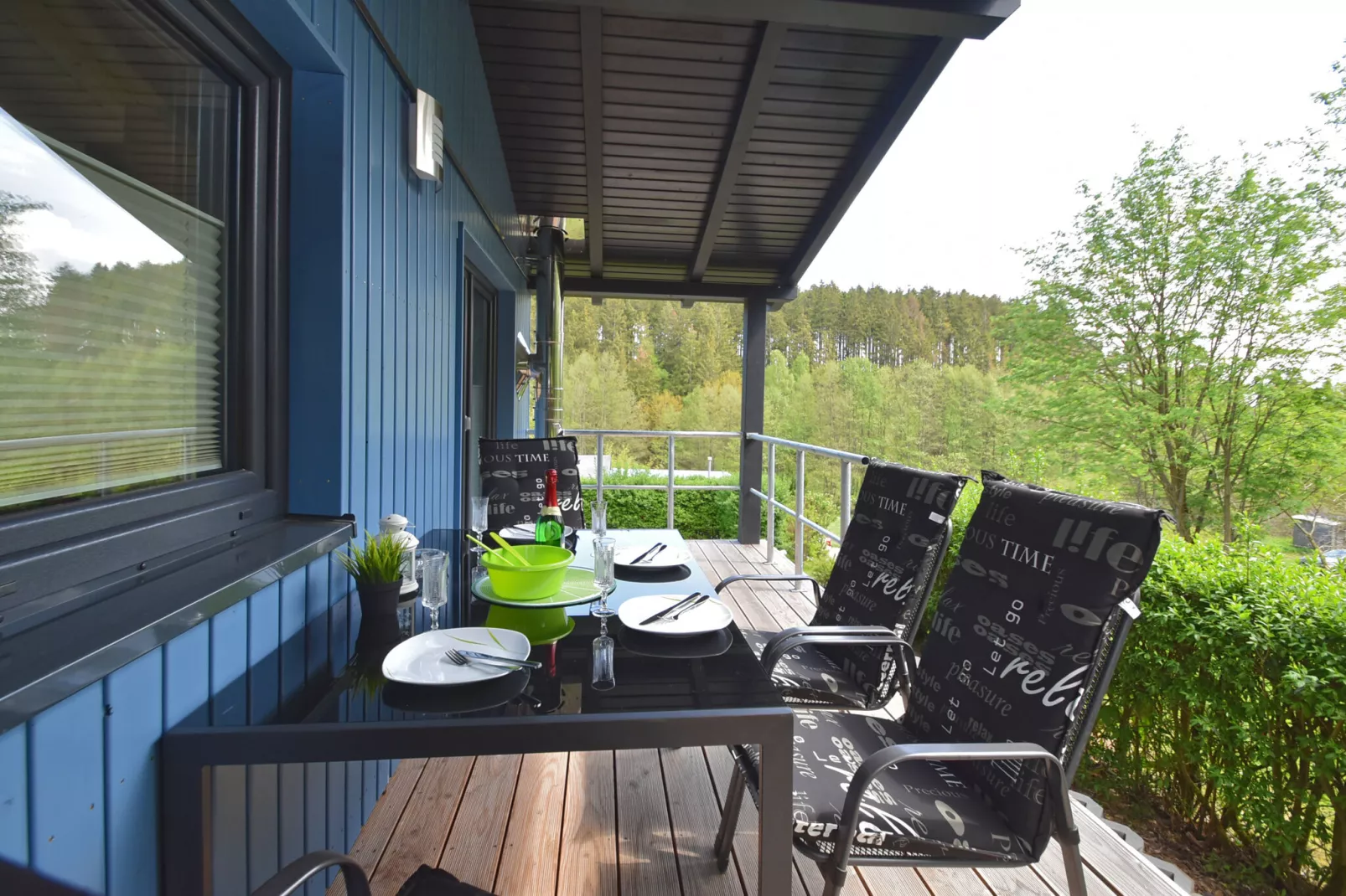 Modernes Ferienhaus in Güntersberge in Seenähe-Terrassenbalkon