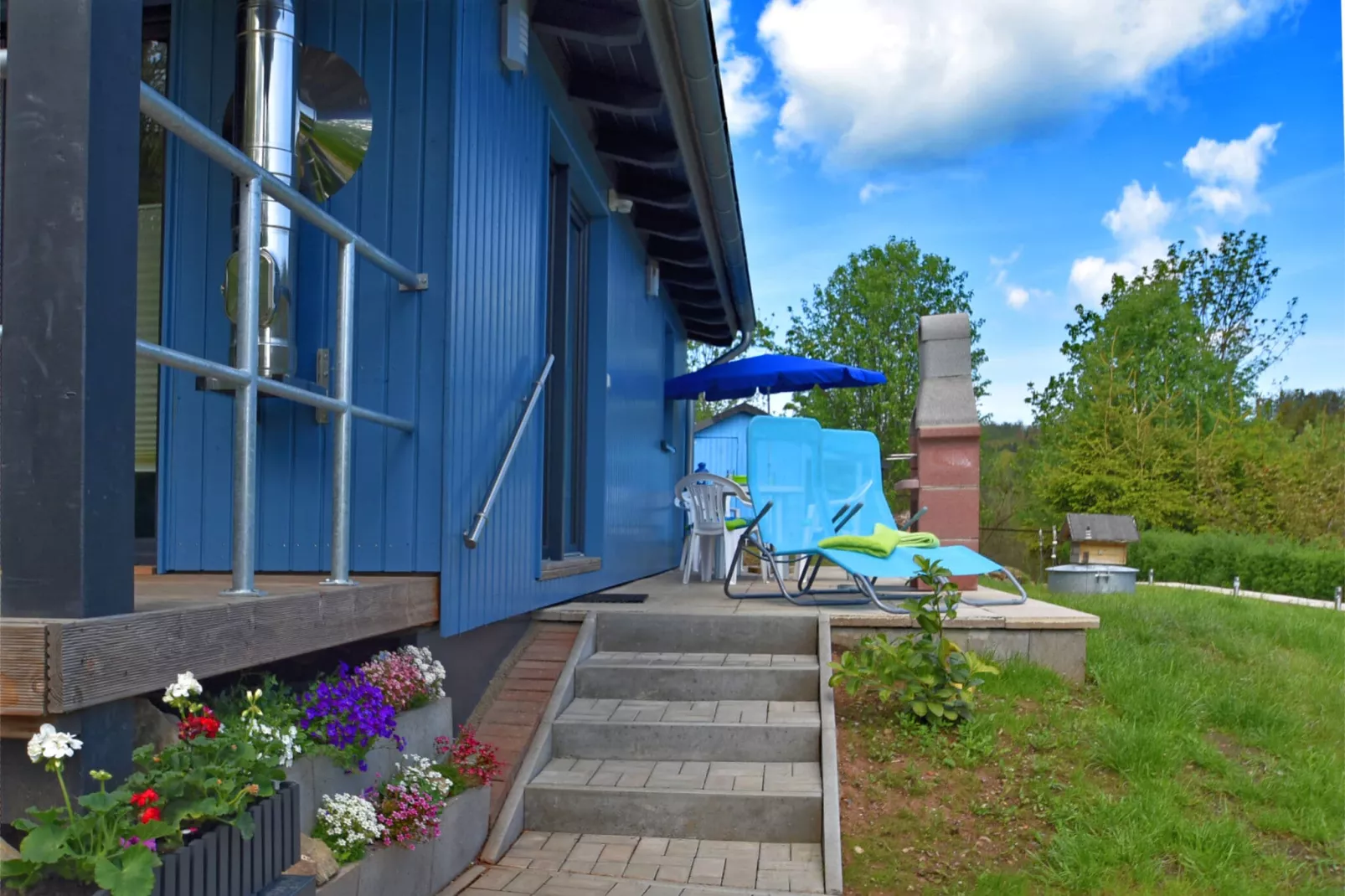 Modernes Ferienhaus in Güntersberge in Seenähe-Gärten Sommer