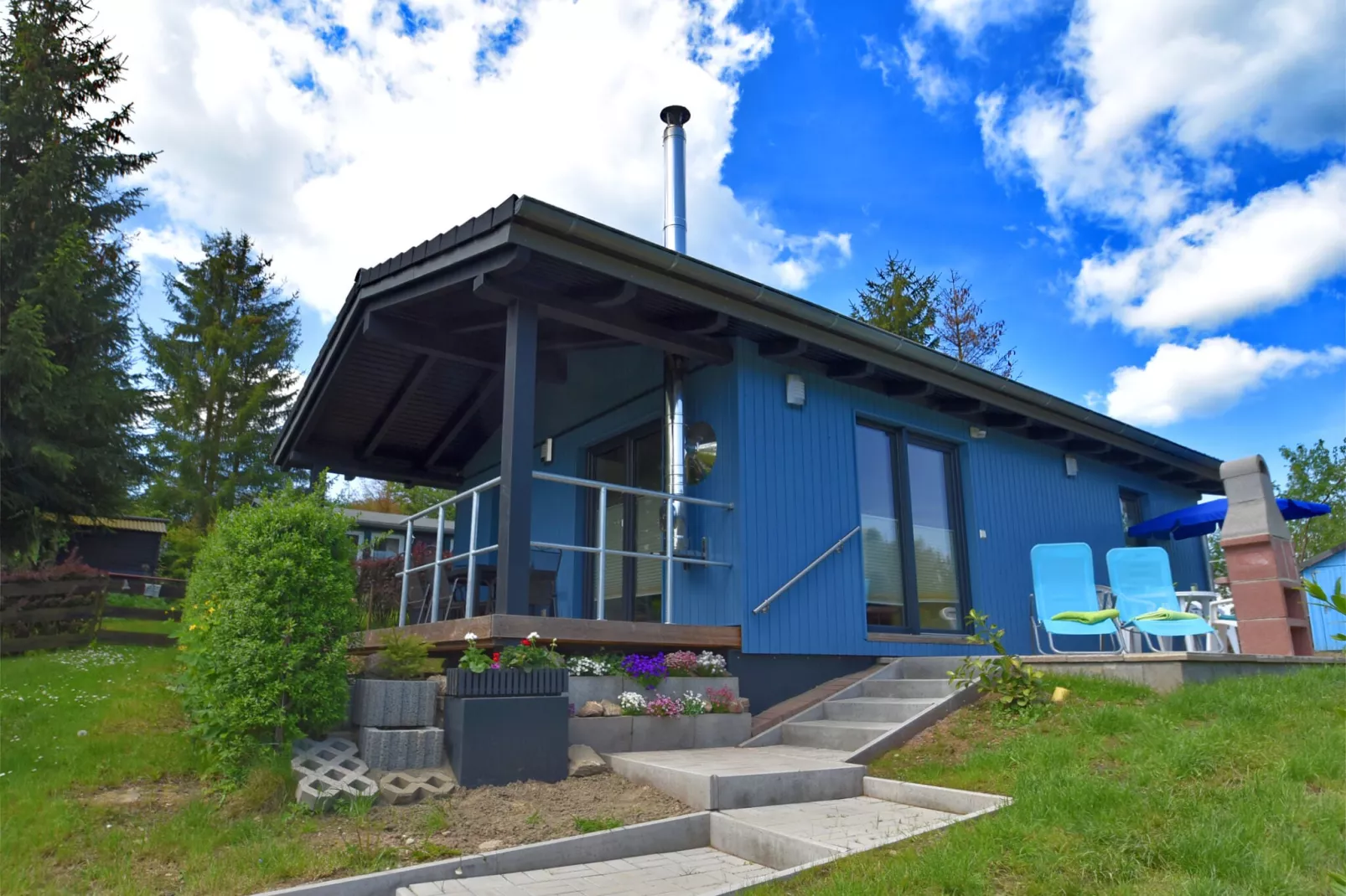 Modernes Ferienhaus in Güntersberge in Seenähe-Gärten Sommer
