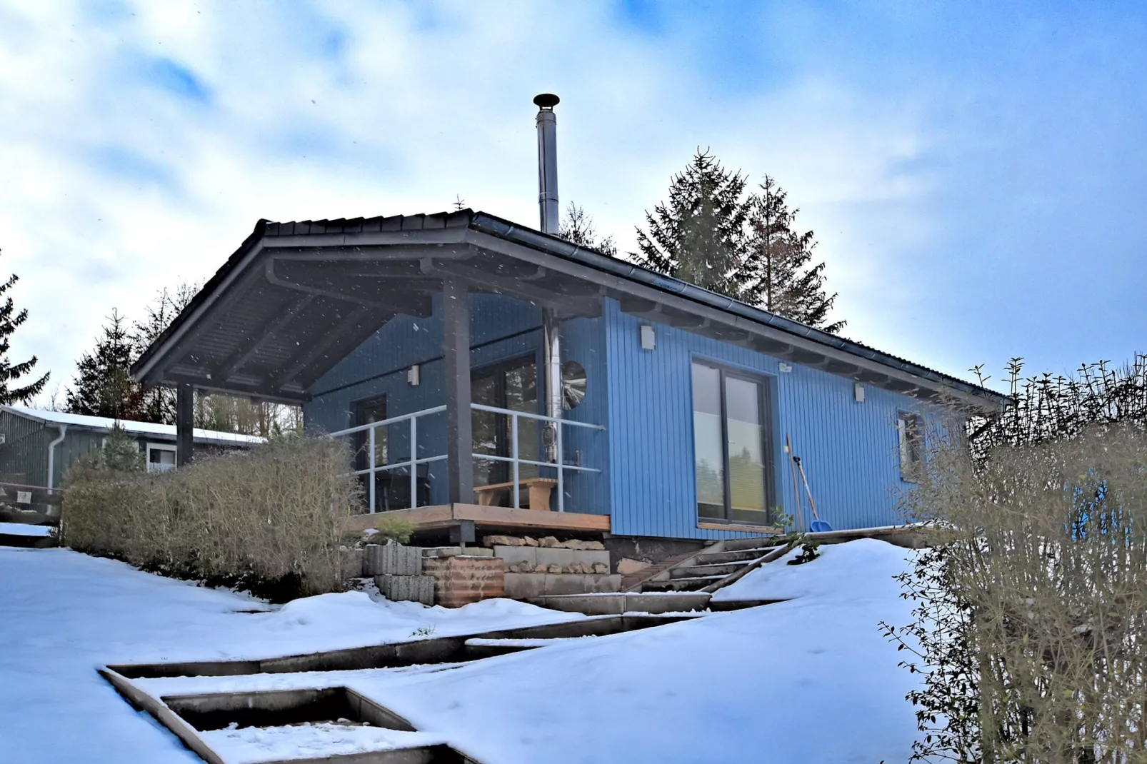 Modernes Ferienhaus in Güntersberge in Seenähe-Außenbereich Winter