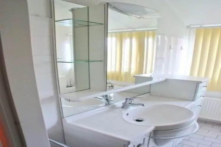Scheldeveste 64 Zwin Breskens-Bathroom