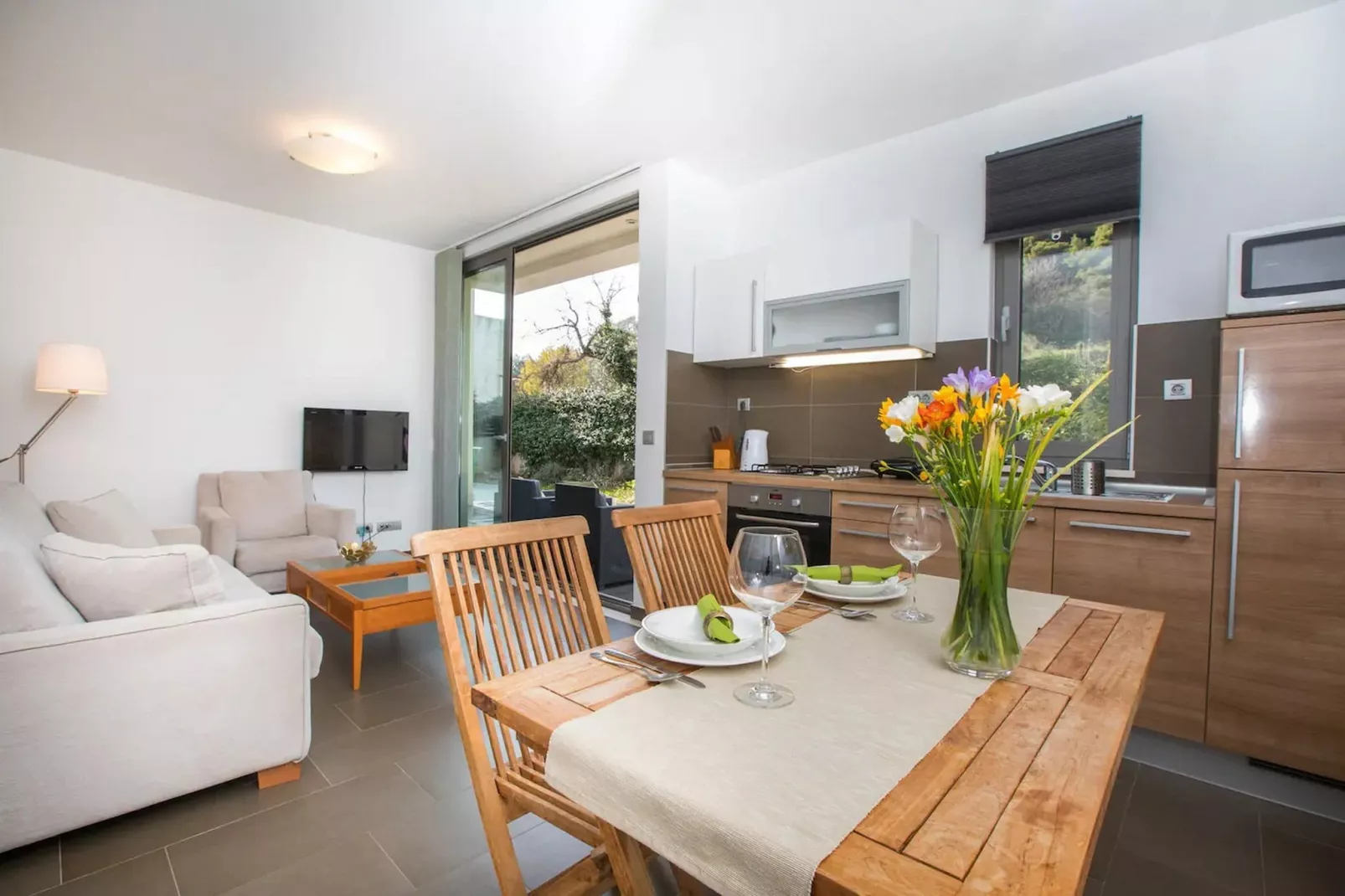 City Holiday Apartment - One Bedroom Apartment with Terrace-Indoor