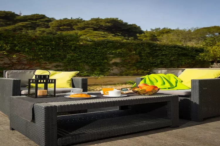 City Holiday Apartment - One Bedroom Apartment with Terrace-Terrace