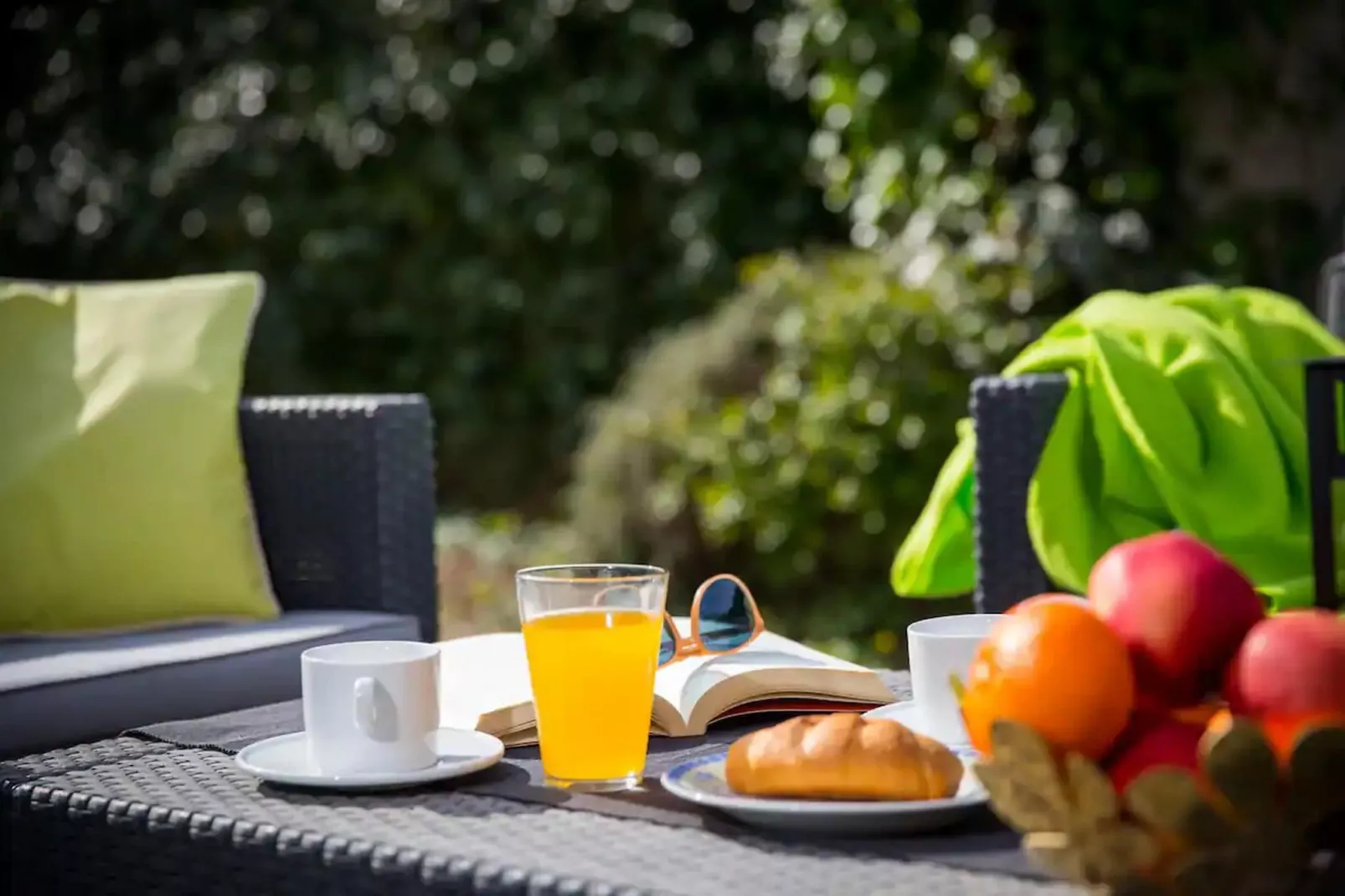 City Holiday Apartment - One Bedroom Apartment with Terrace-Terrace