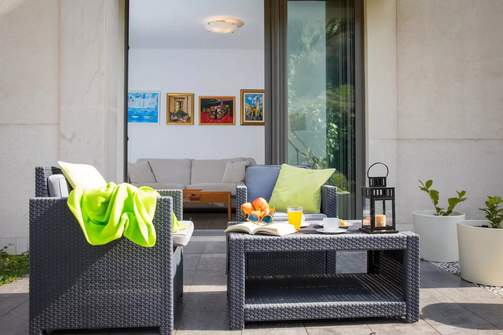 City Holiday Apartment - One Bedroom Apartment with Terrace-Terrace