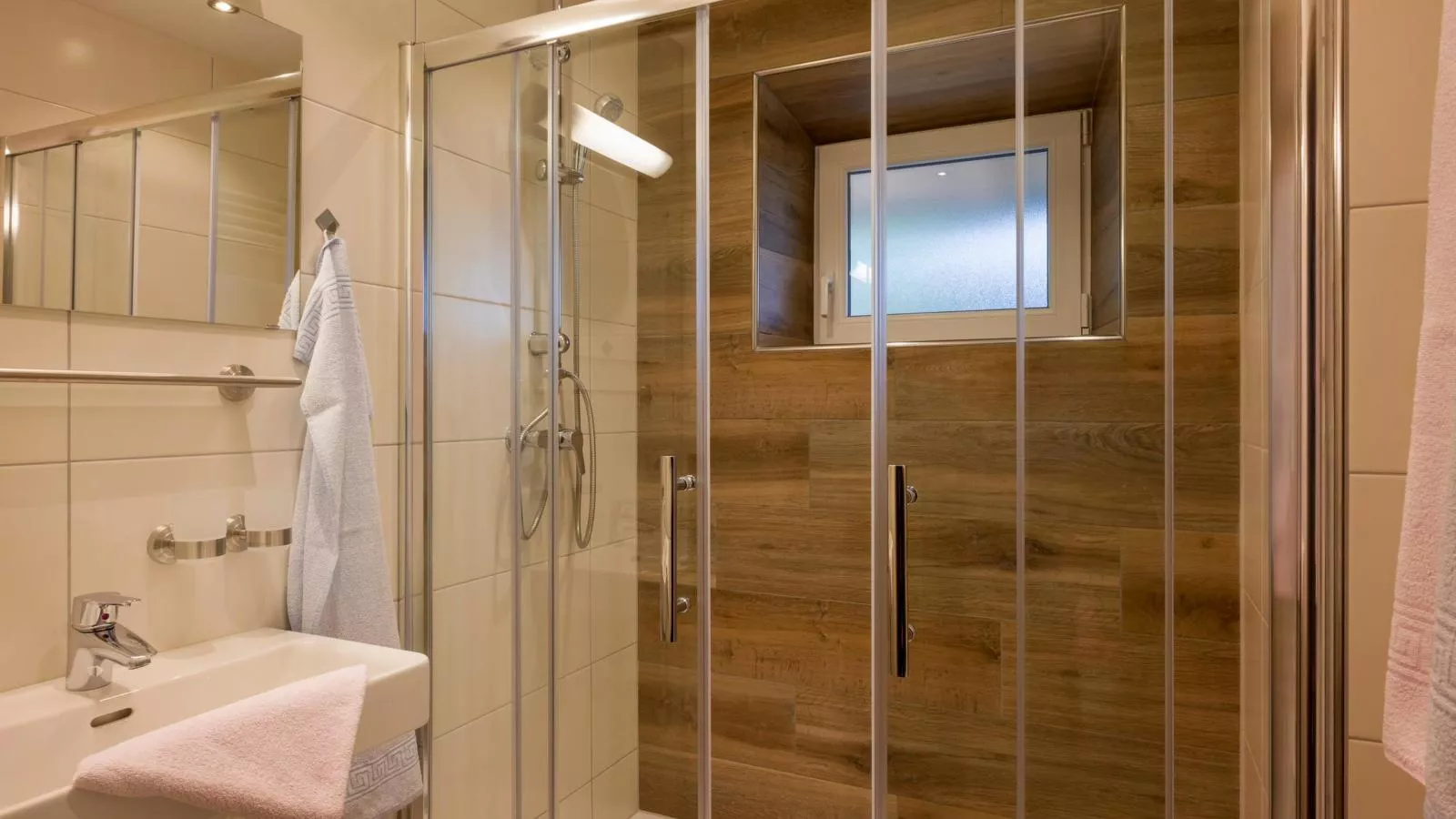 Chalet Staffner oben-Bathroom