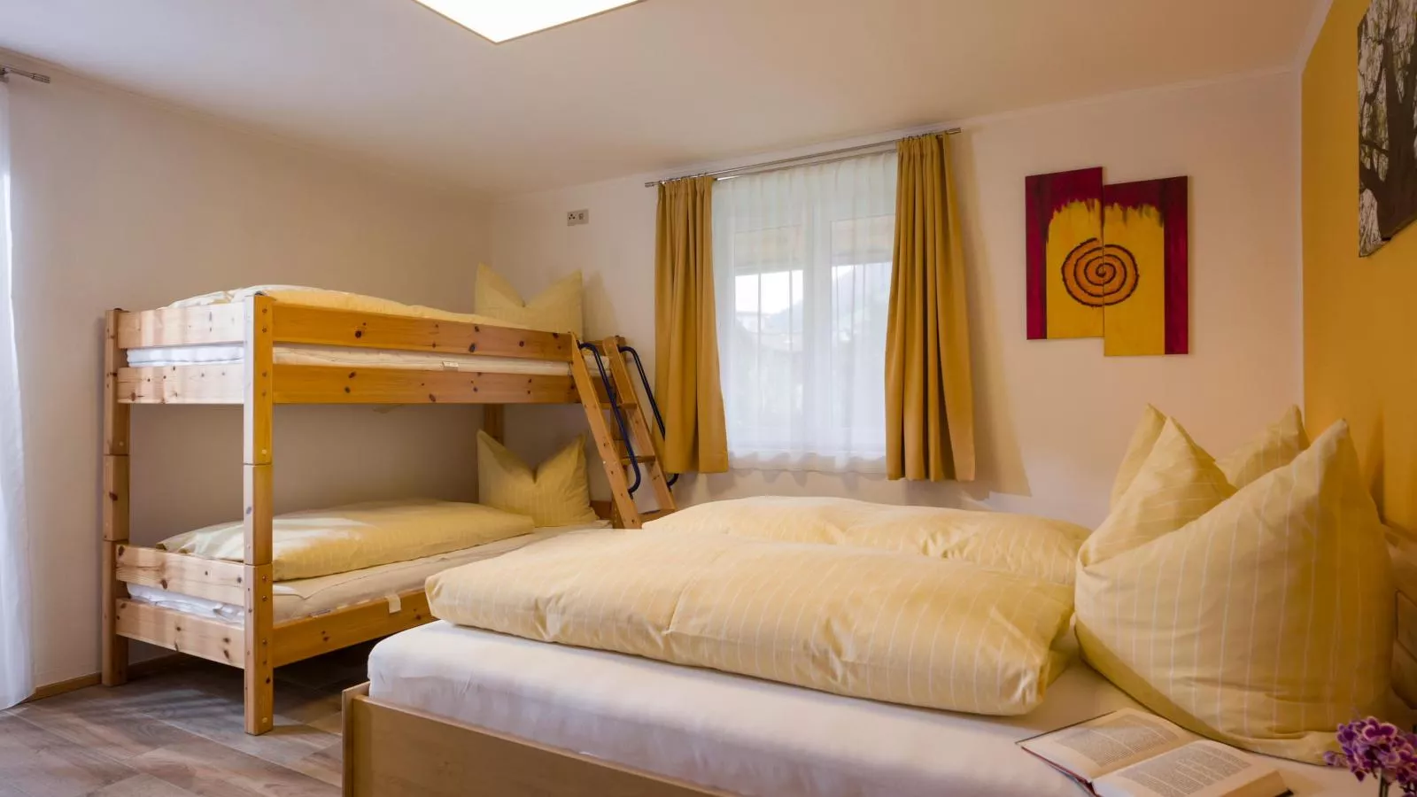 Chalet Staffner oben-Bedroom