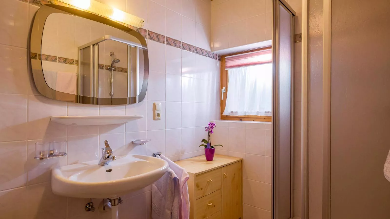 Gästehaus Staffner-Bathroom