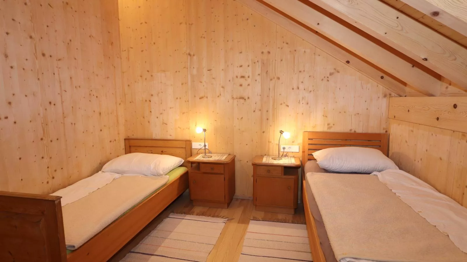 Reich-Bedroom