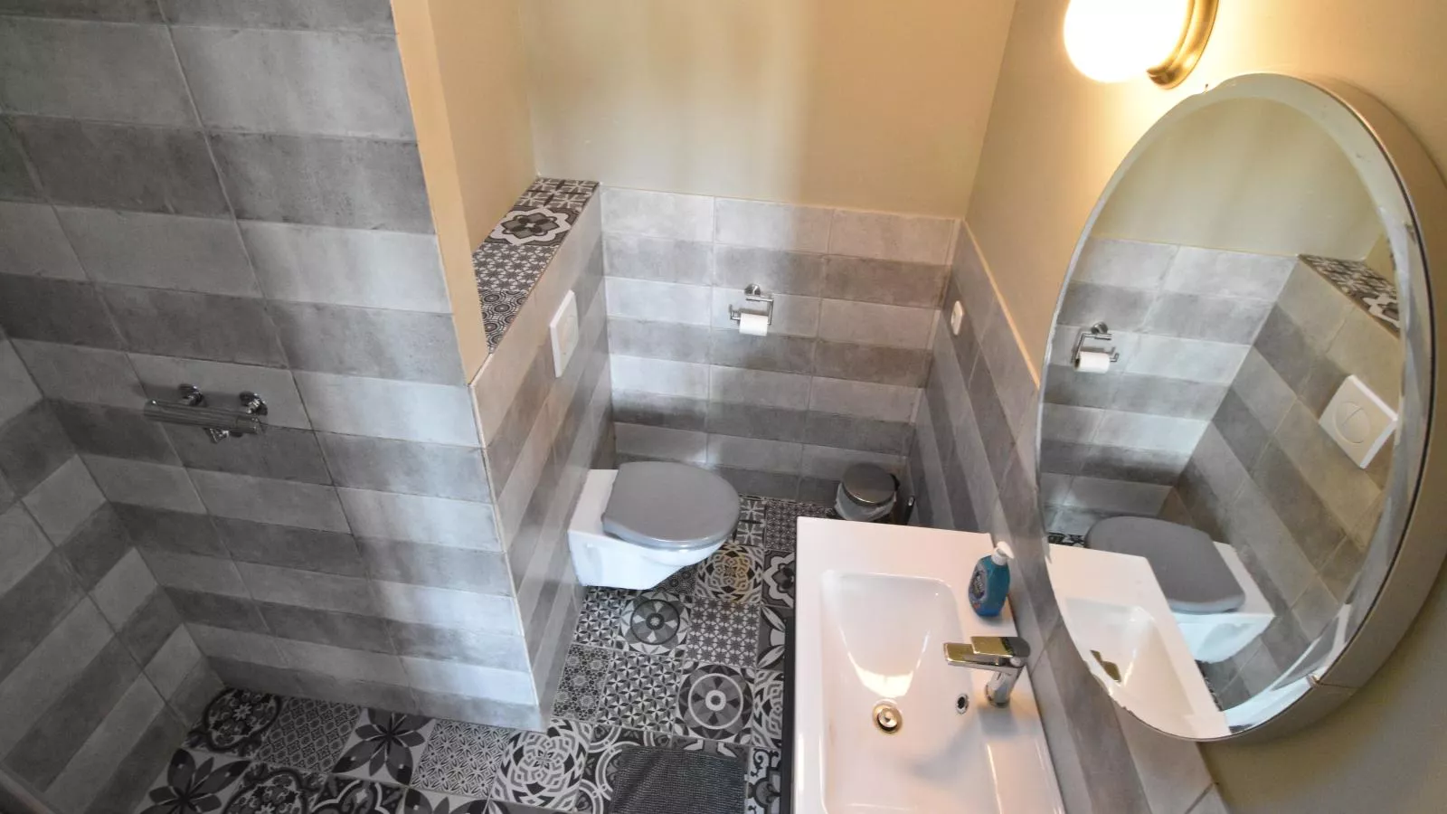 Gutshofblick XL-Bathroom