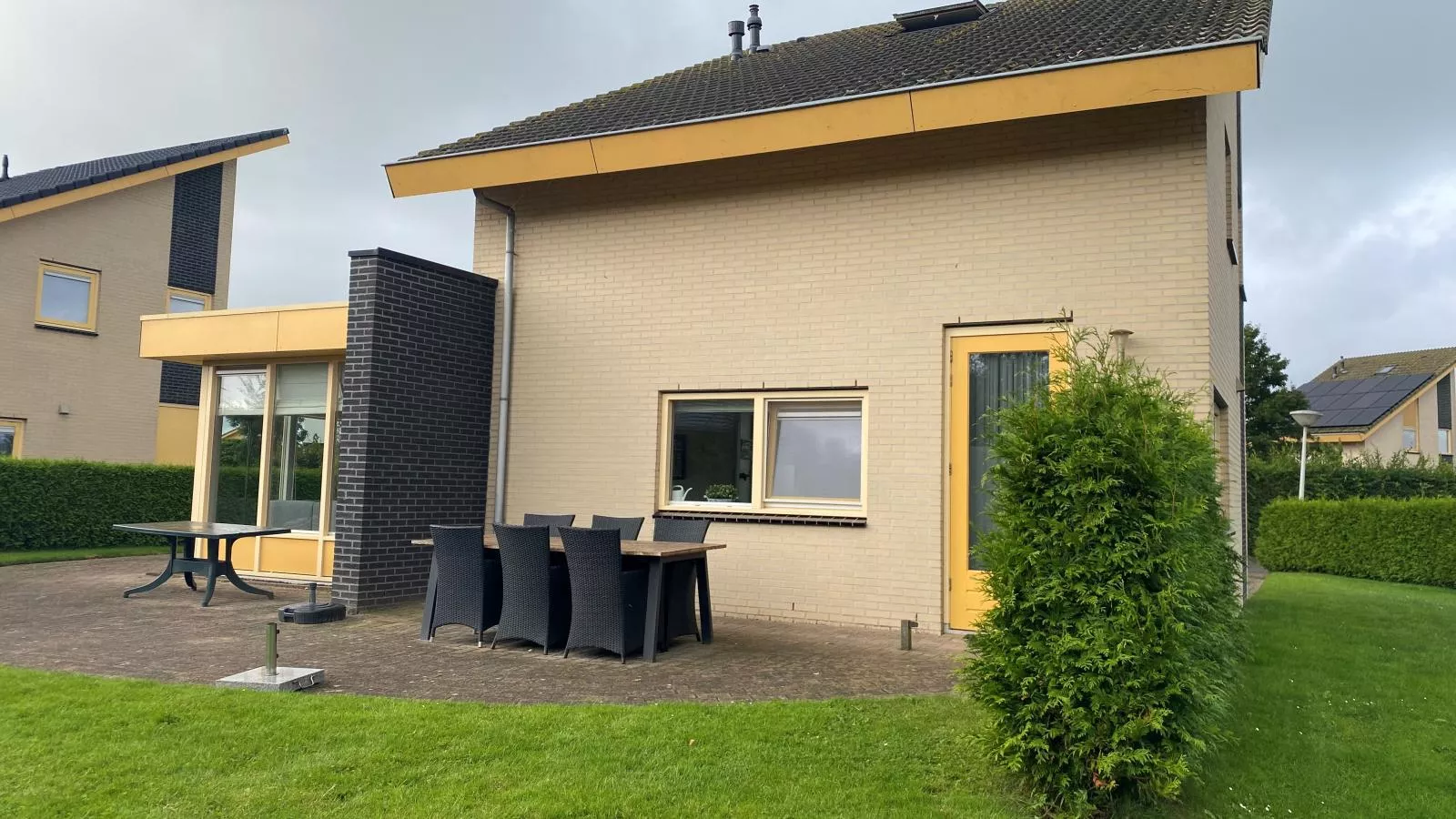 Escape in Friesland-Gardens summer