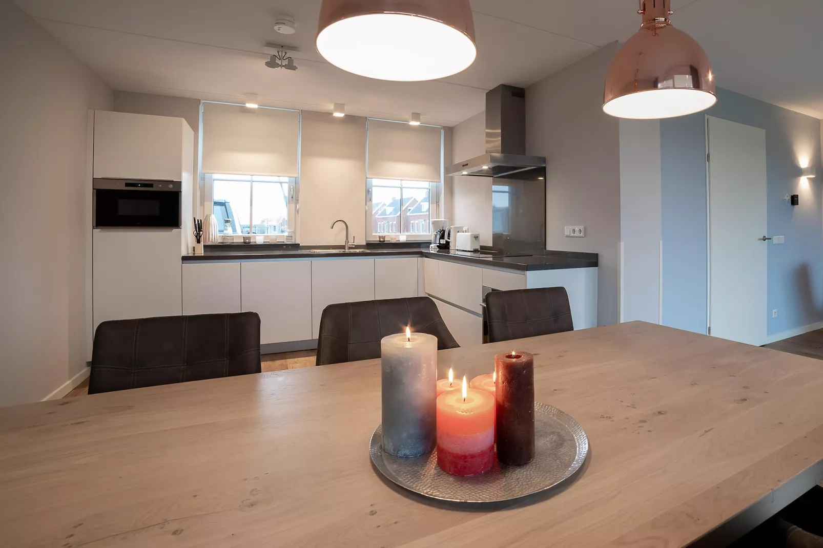 Charming Beveland met jacuzzi en buitensauna-Dining room