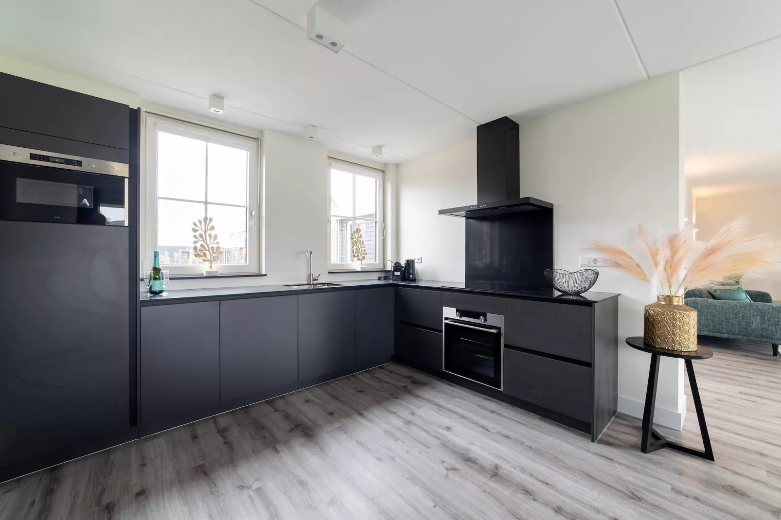 Charming Beveland met jacuzzi en buitensauna-Kitchen