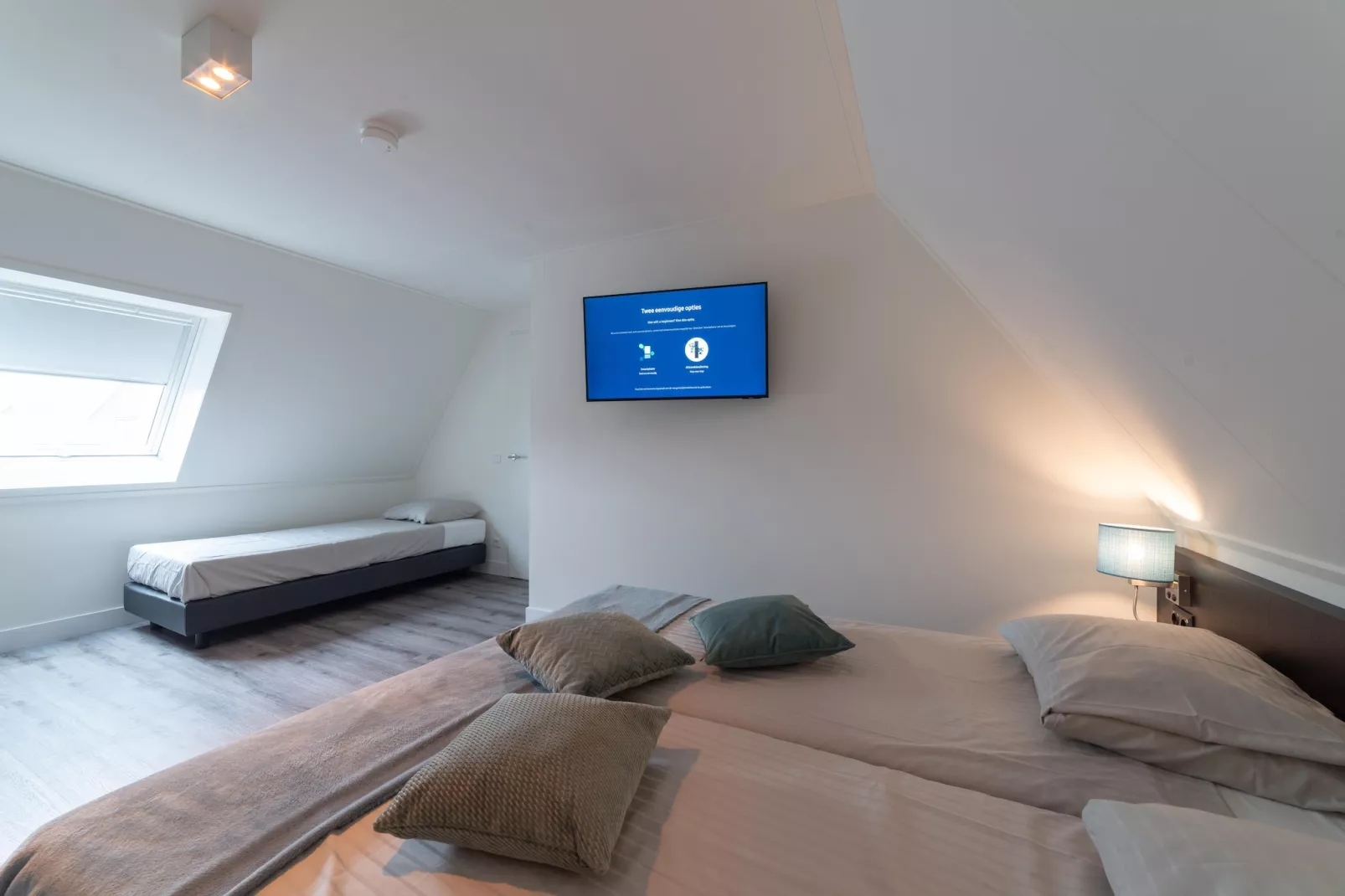 Charming Beveland met jacuzzi en buitensauna-Bedroom