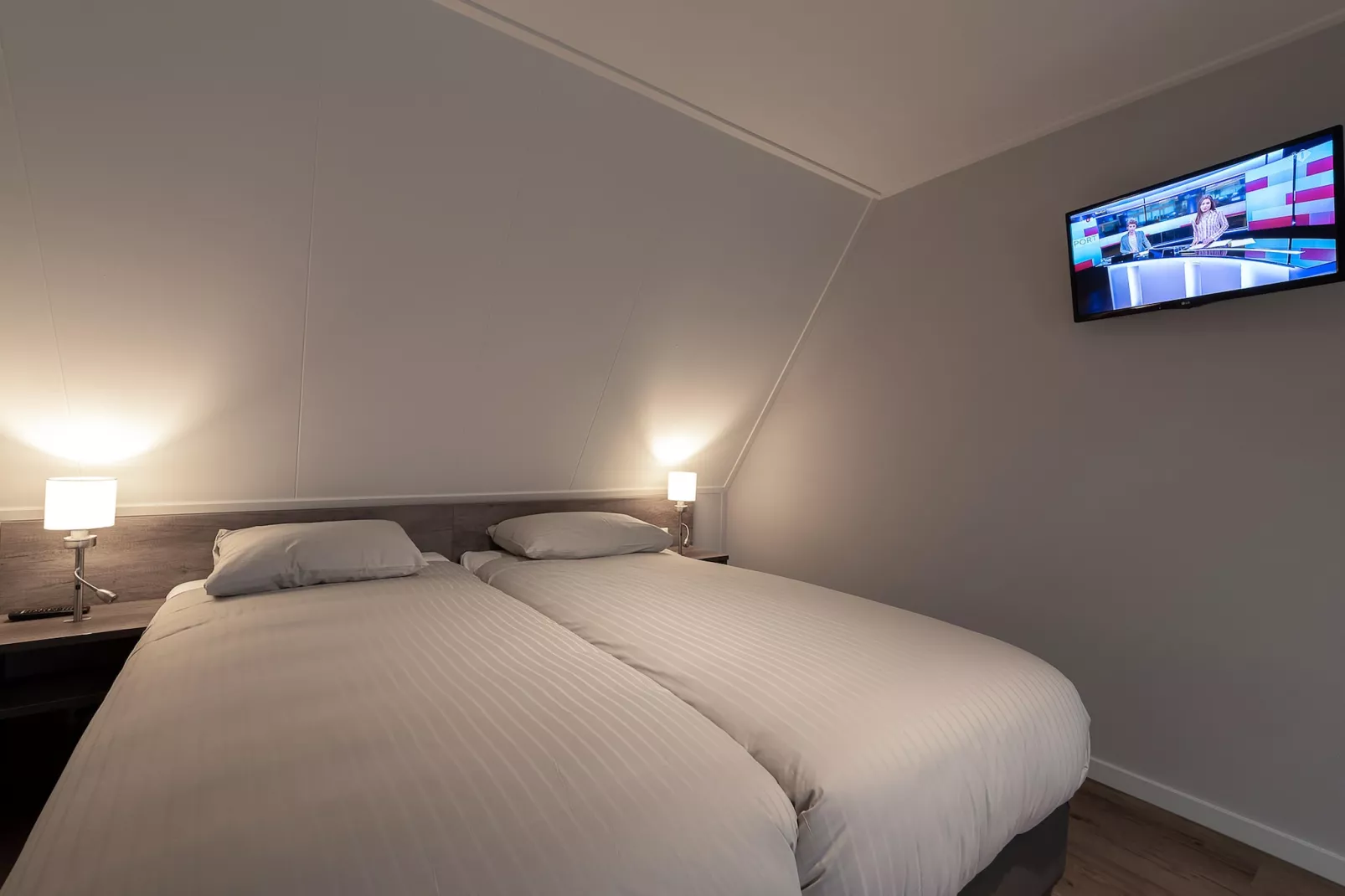 Charming Beveland met jacuzzi en buitensauna-Bedroom