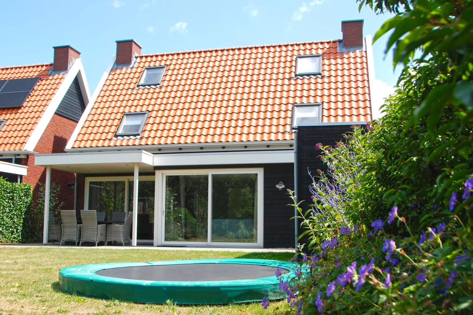 Charming Beveland met jacuzzi en buitensauna-Gardens summer