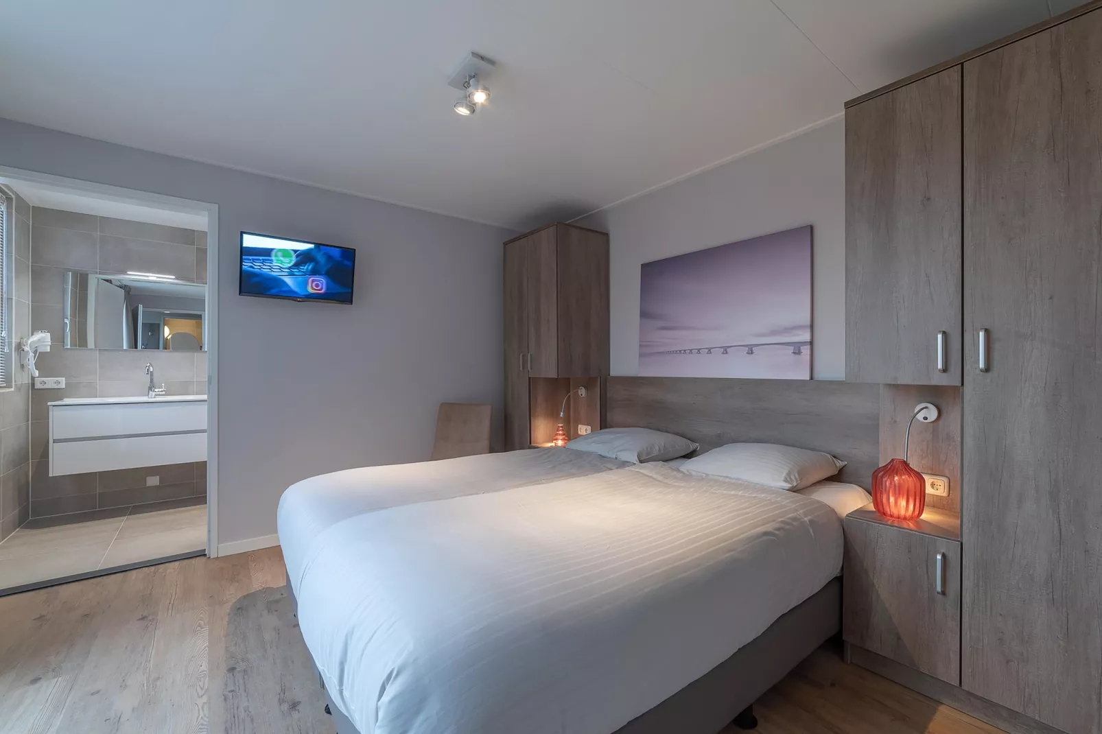 6 persoons vrijstaand met sauna/hond-Bedroom