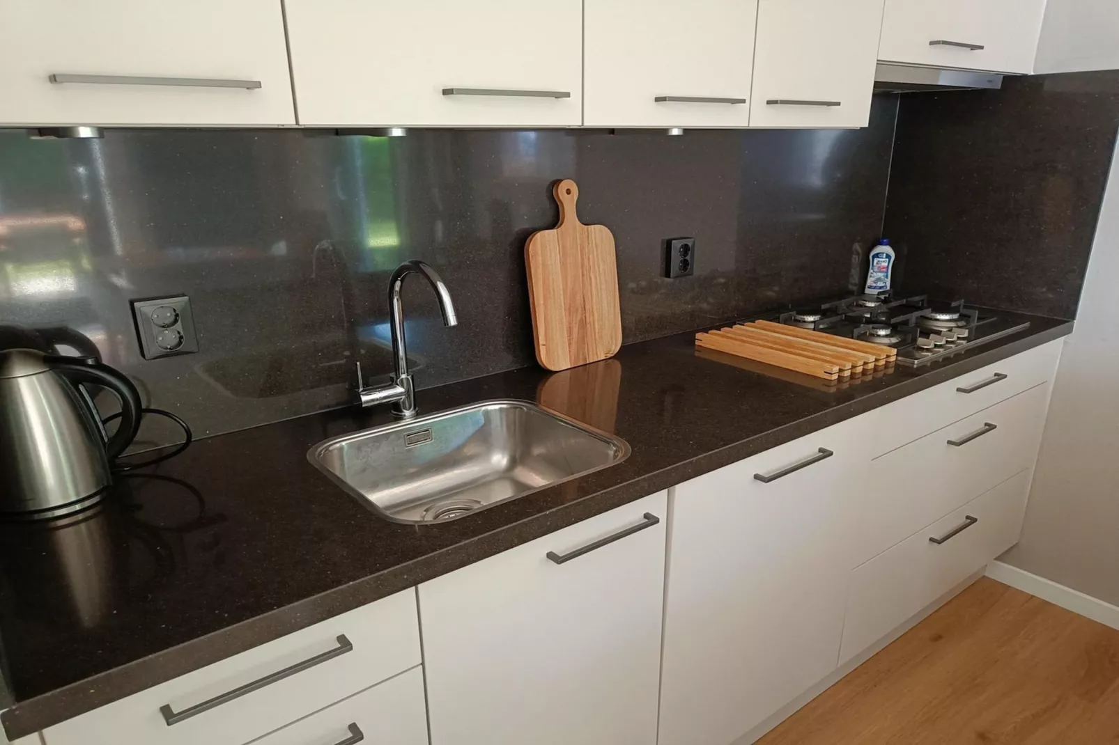 Schoneveld 124 Zeemeeuw Breskens-Kitchen