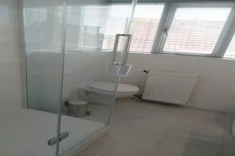 Scheldeveste 118 Zwin Breskens-Bathroom