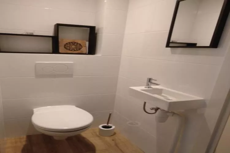 Scheldeveste 118 Zwin Breskens-Bathroom