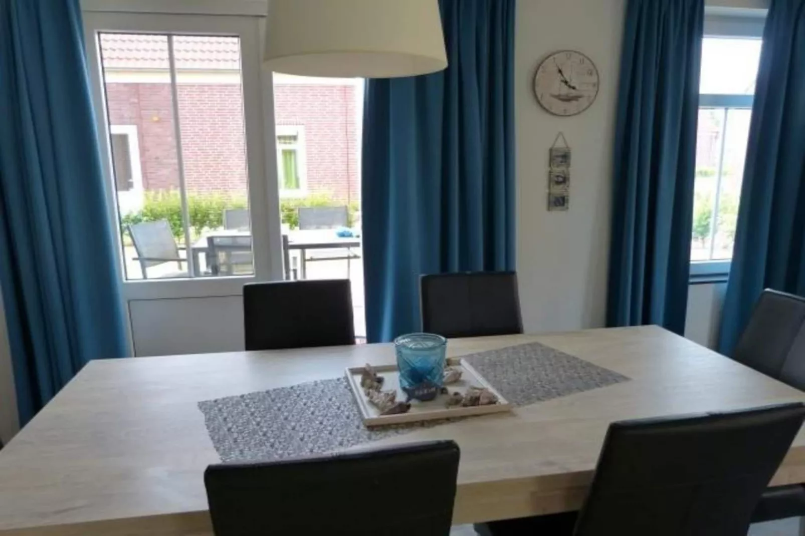 Landgoed de Lente 30 Tulp Breskens-Dining room