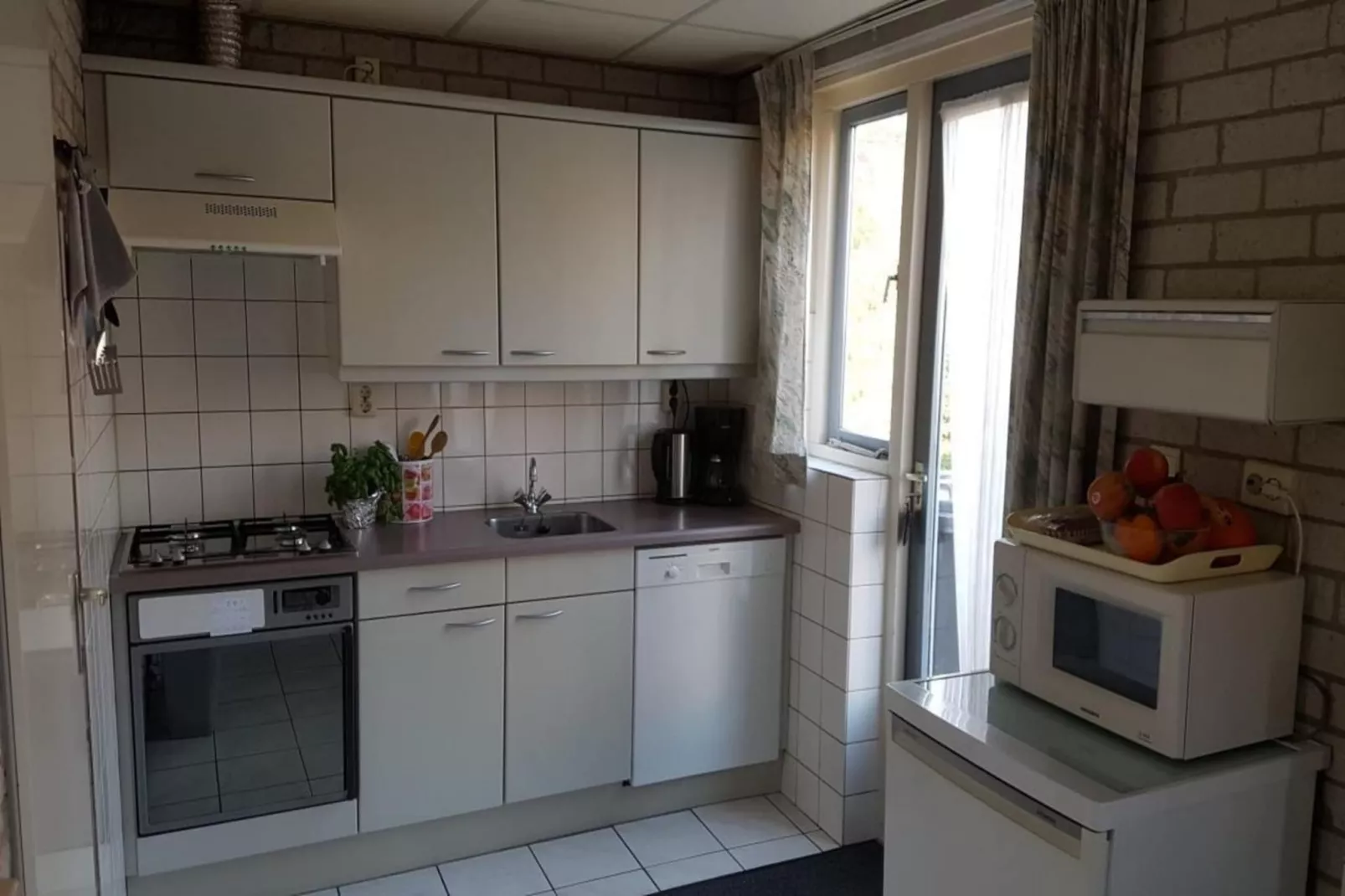 Schoneveld 353 Strandparel Breskens-Kitchen