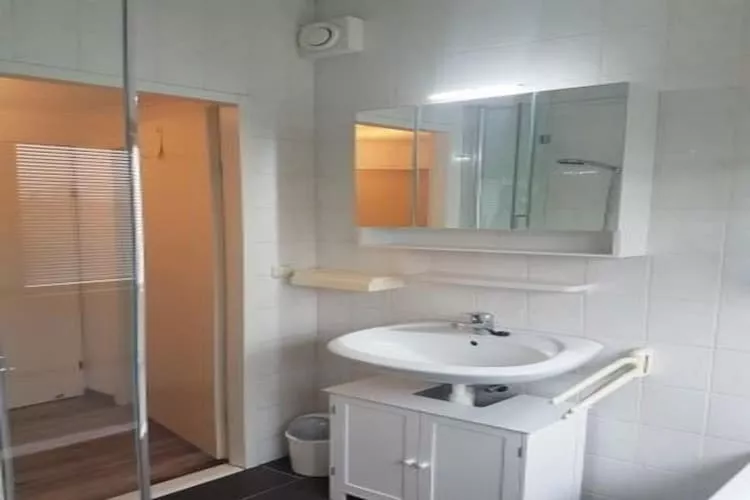 Scheldeveste 180 Zwin Breskens-Bathroom