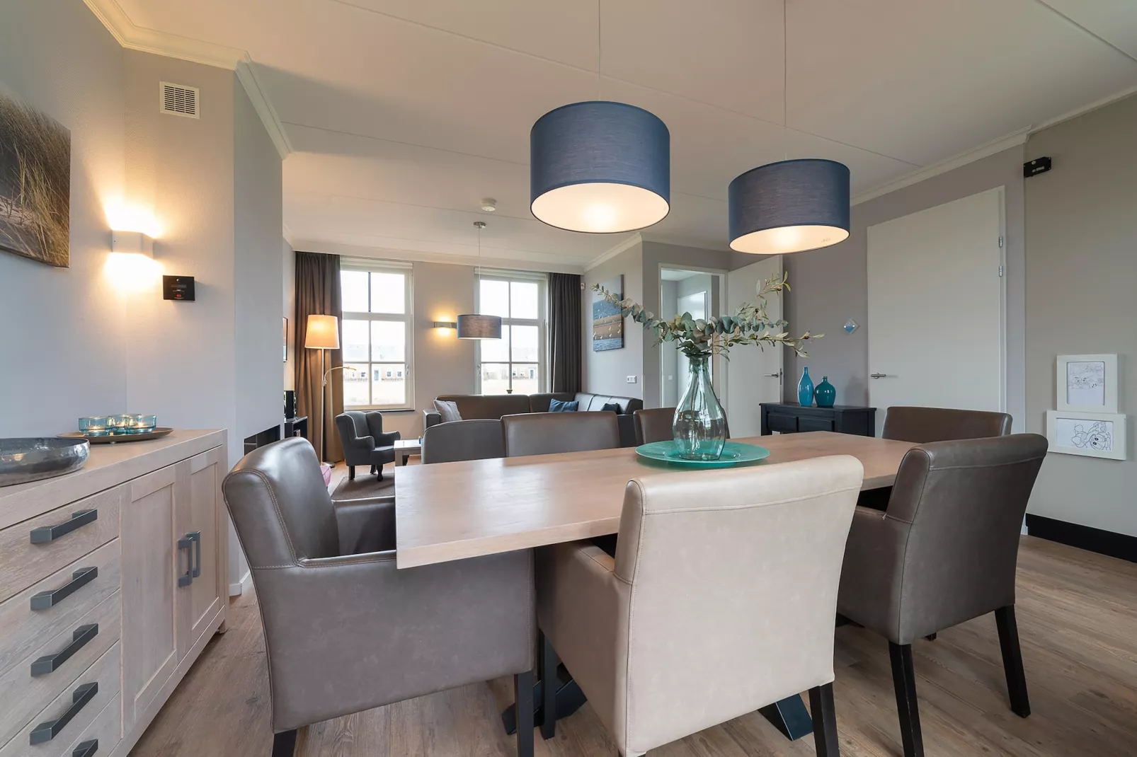 Charming Beveland-Dining room