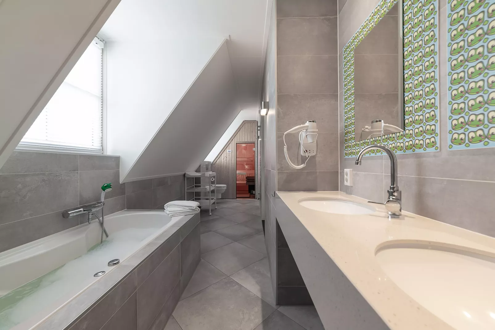 Charming Beveland-Bathroom