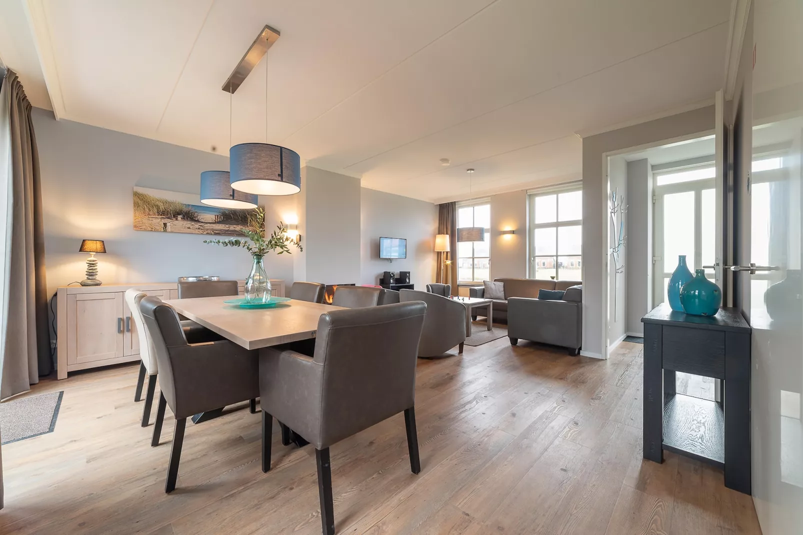 Charming Beveland-Dining room