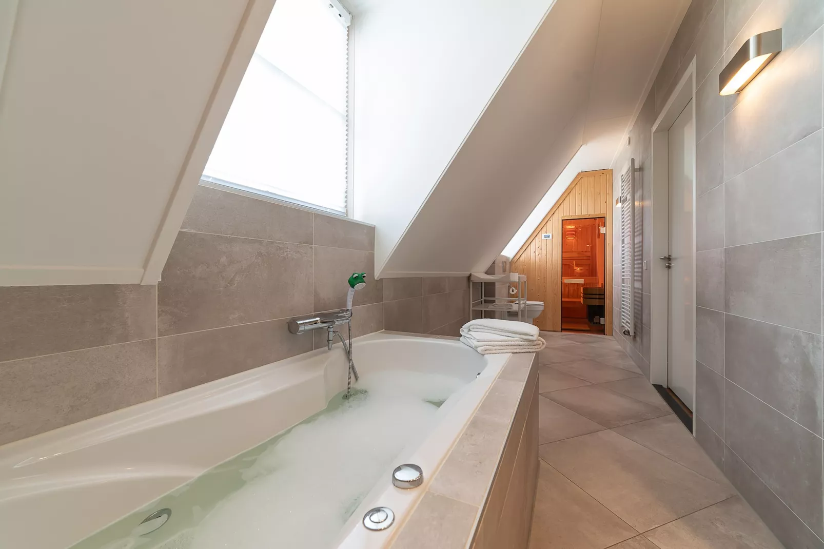 Charming Beveland-Bathroom