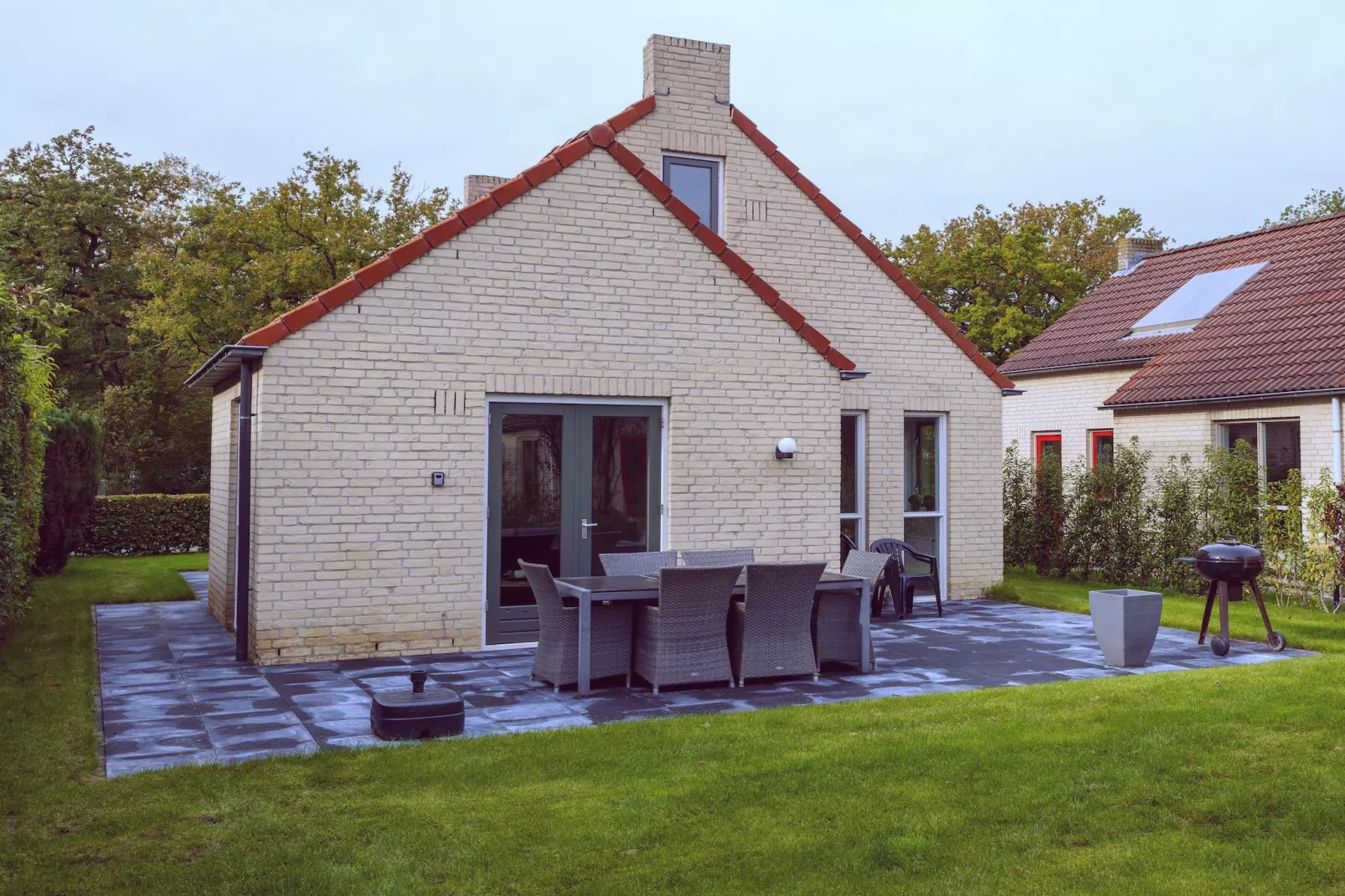 NR 44-Exterior summer