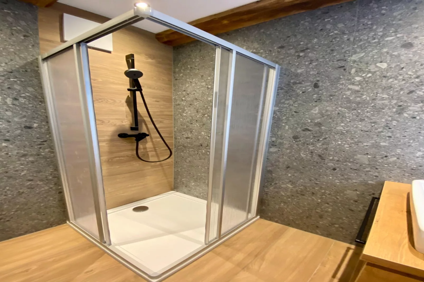 Appartement "Gams-Bartl" mit Zusatzzimmer 4 Personen-Bathroom