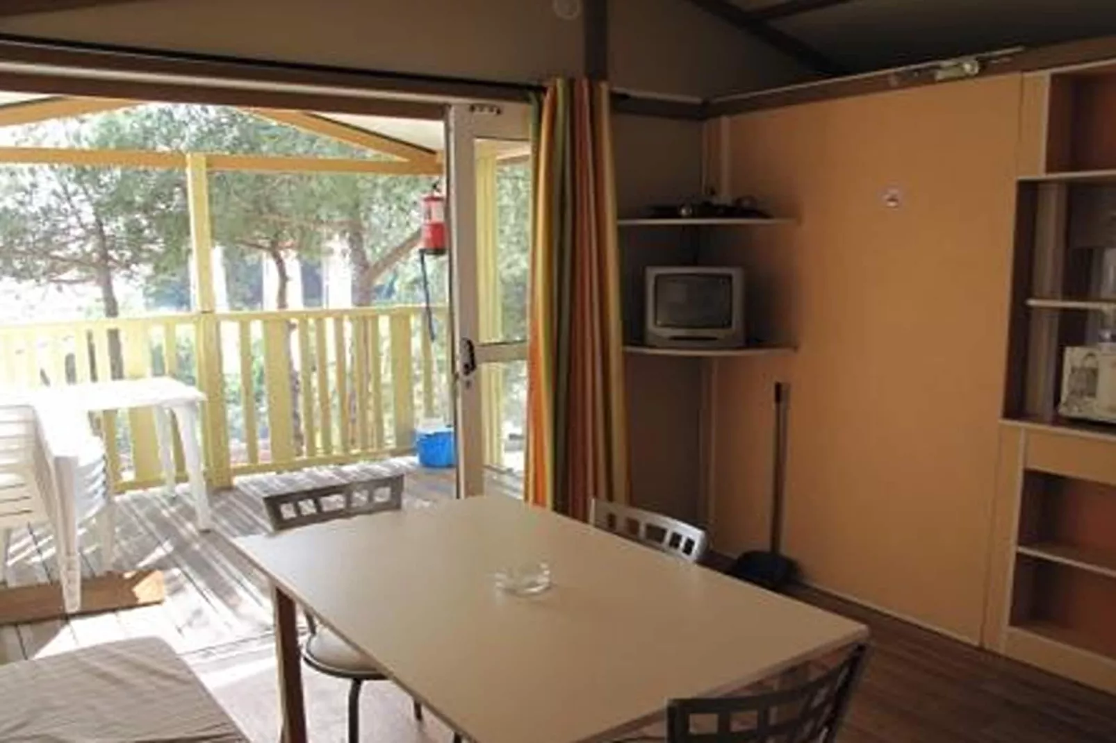 Camping Rocagrossa Bungalow 5 people-Living room