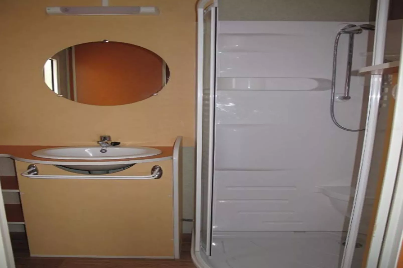 Camping Rocagrossa Bungalow 5 people-Bathroom