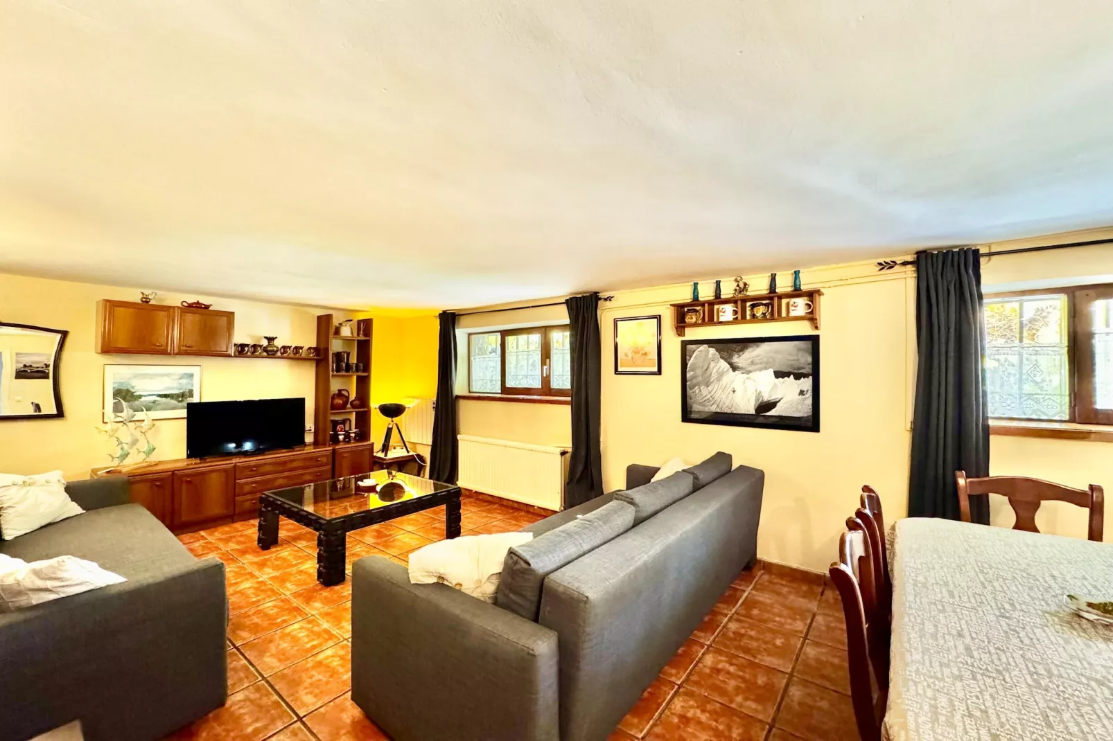 Abantos-Living room