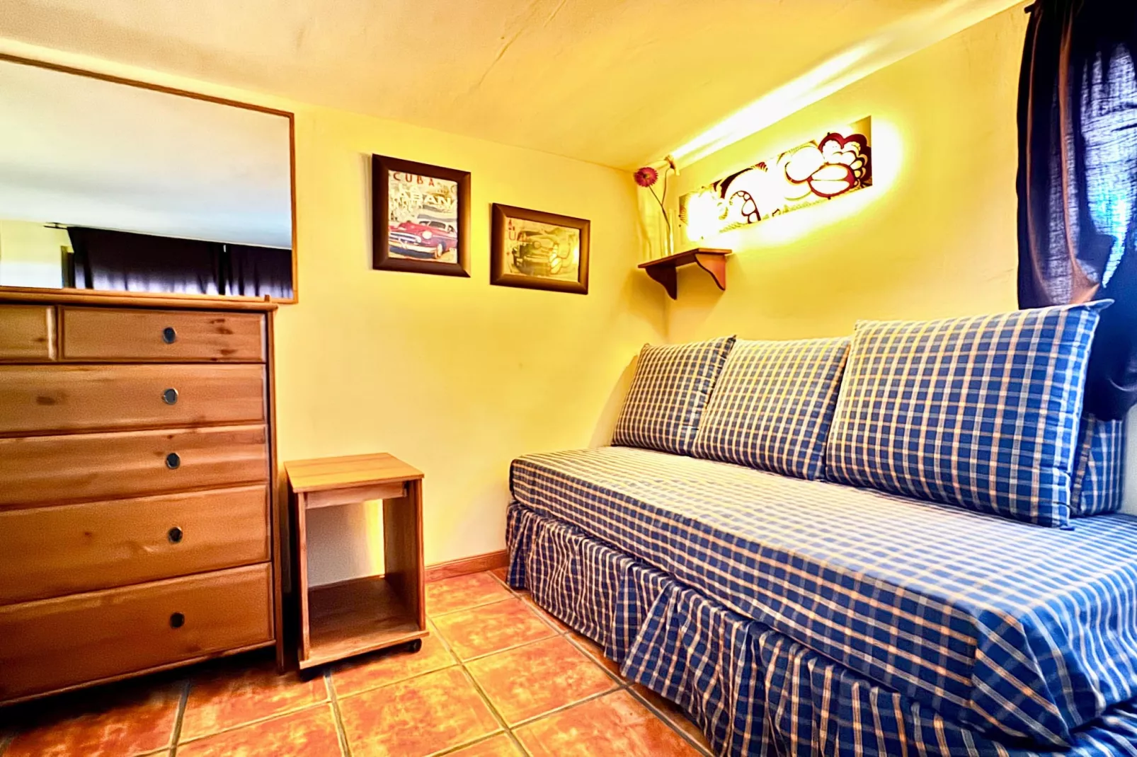 Abantos-Bedroom