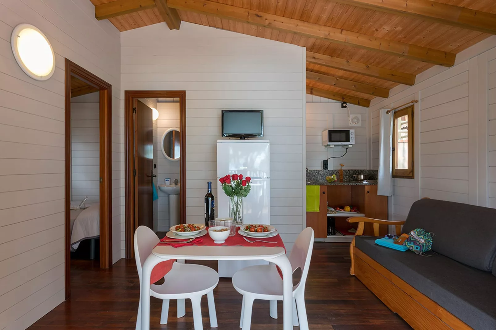 Camping Estival Torre de la Mora WOODEN BUNGALOW 5 PAX-Salon