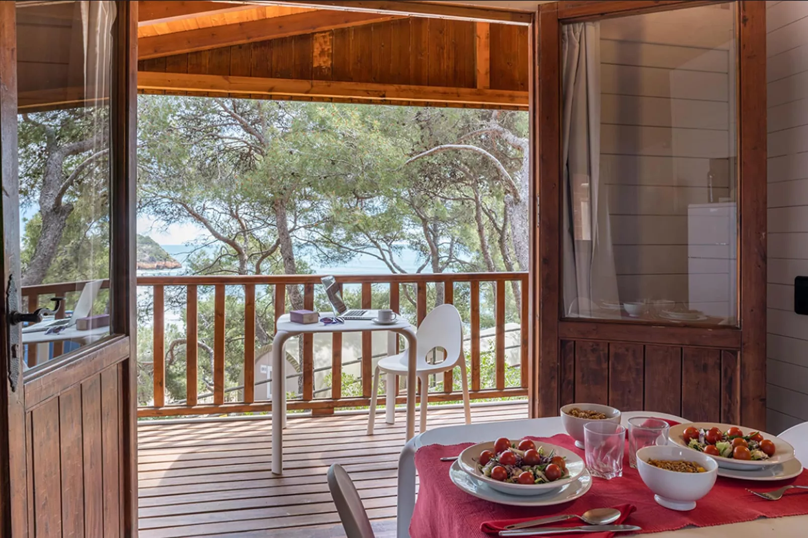 Camping Estival Torre de la Mora WOODEN BUNGALOW 5 PAX-Balcon-terrasse