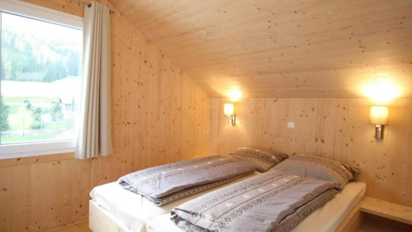 Heidi und Peter-Bedroom