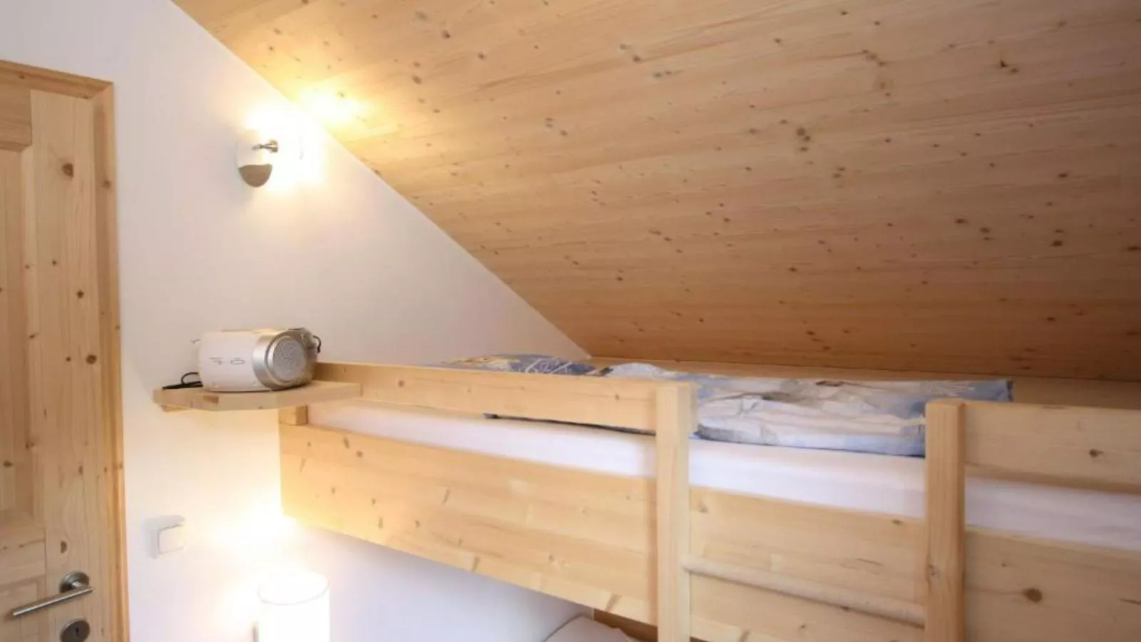 Heidi und Peter-Bedroom