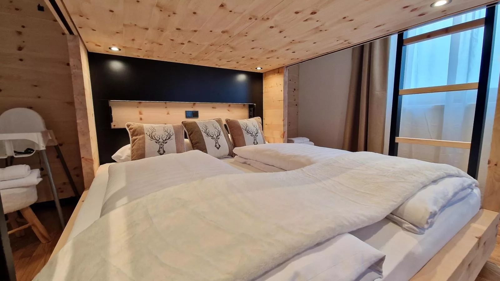 Zirbennest Sonnenalpe Nassfeld-Bedroom