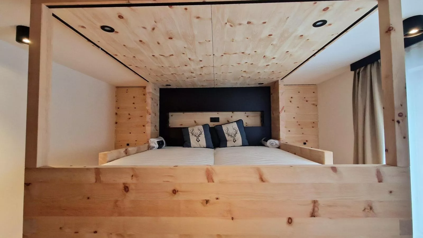 Zirbennest Sonnenalpe Nassfeld-Bedroom