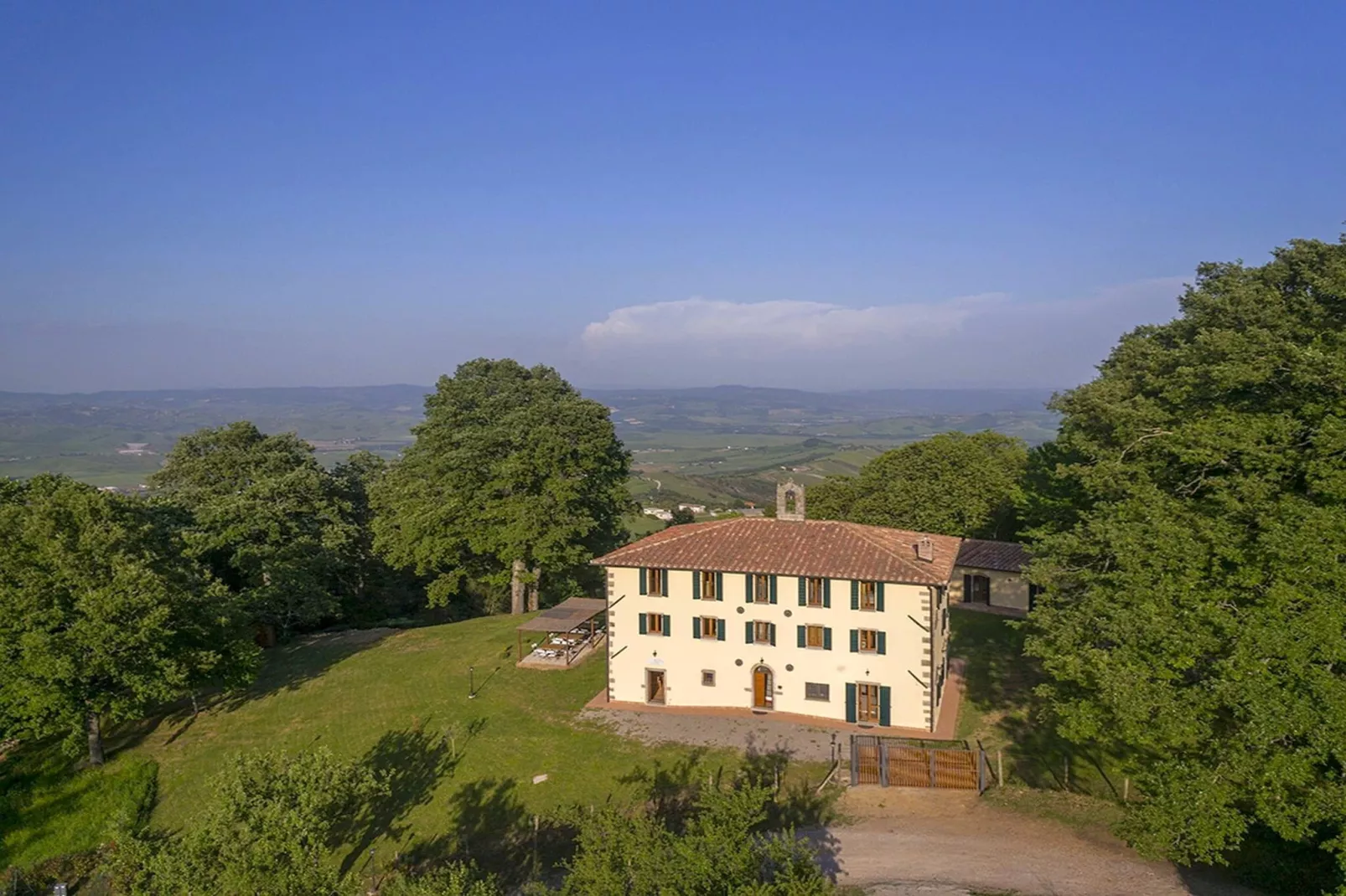 Roccone-Exterior summer