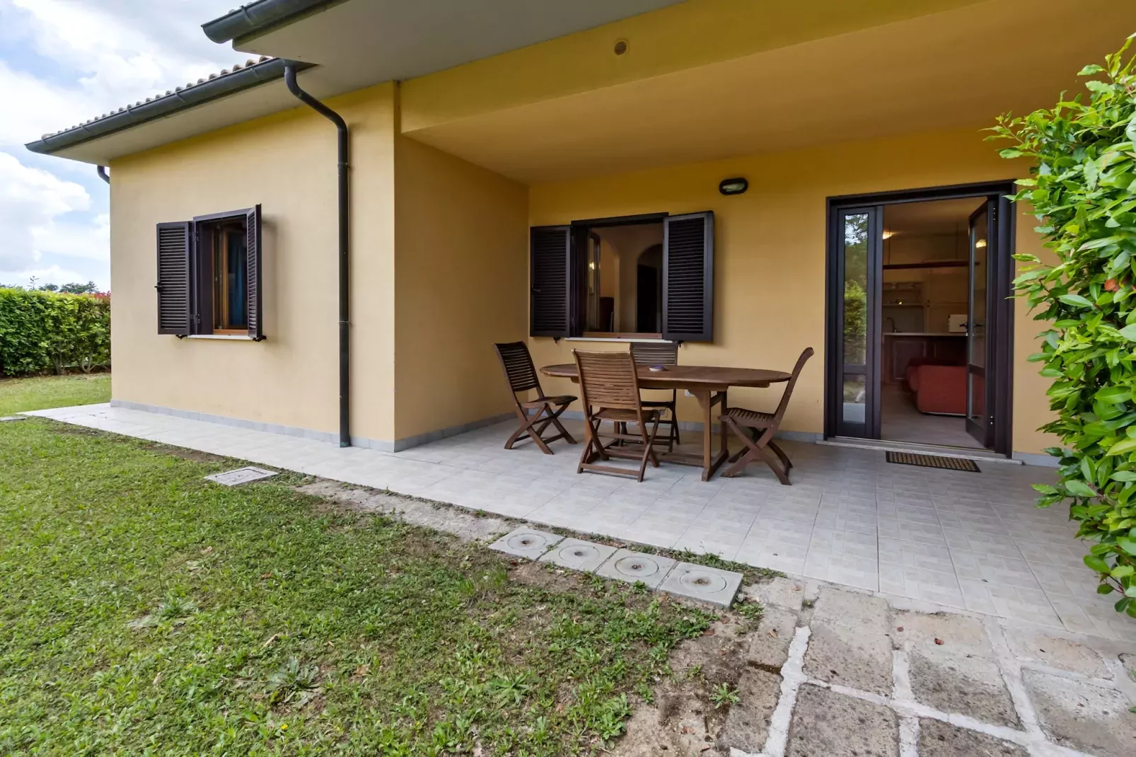 Bilocale-Exterior summer