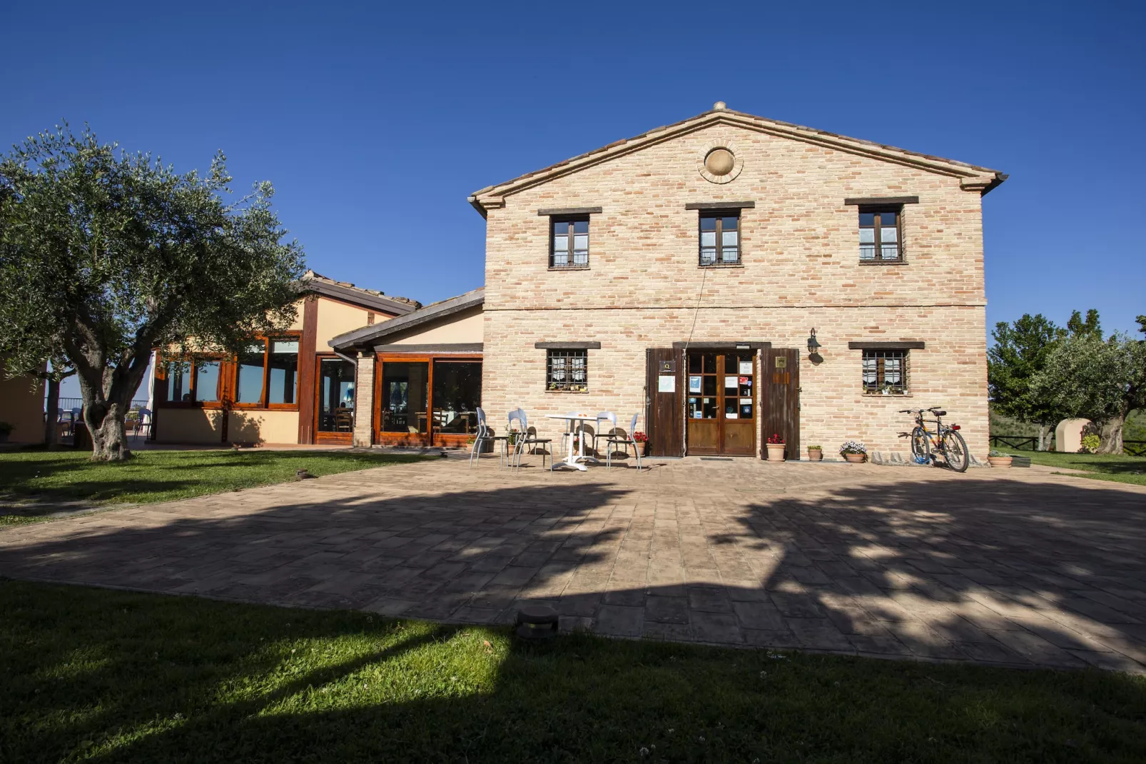 Moncaro-Exterior summer