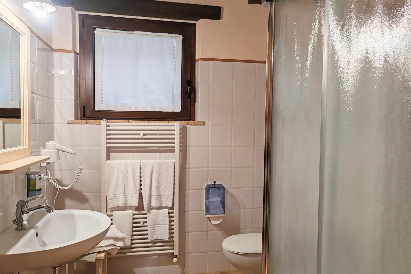 Moncaro-Bathroom